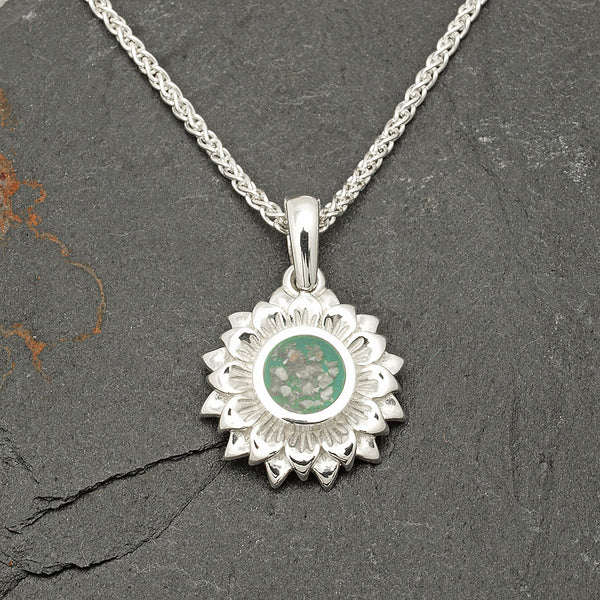 Flower/daisy resin pendant