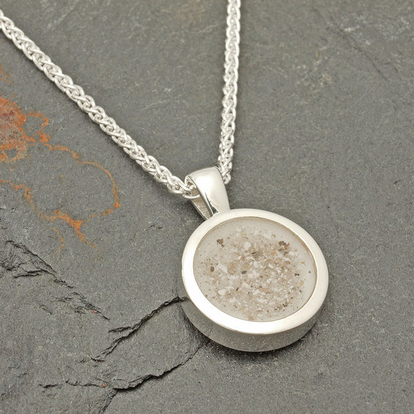 13.5mm round resin pendant